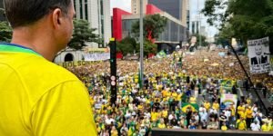 Flávio Bolsonaro em protesto na Avenida Paulista — Foto: Flávio Bolsonaro em pro