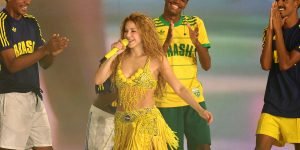 Shakira se apresentando ao vivo no Todo Mundo no Rio na praia de Copacabana — Fo