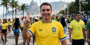 Flávio Bolsonaro muda comunicação da campanha — Foto: Flávio Bolsonaro muda comu