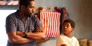 Imagem do filme Feito Pipa, estrelado Lázaro Ramos, Yuri Gomes e Teca Pereira —