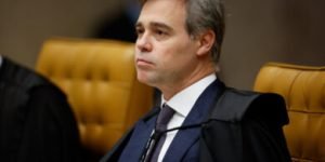 O ministro André Mendonça em Sessão plenária do Supremo