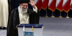 ira-https___www.fotospublicas.com_acervo_mundo_aiatola-seyed-ali-khamenei-lider-supremo-da-revolucao