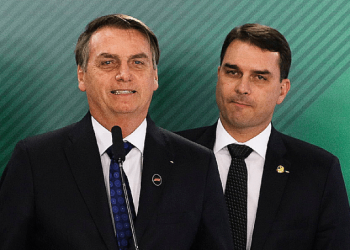 jair-bolsonaro-flavio-bolsonaro-24-06-2019