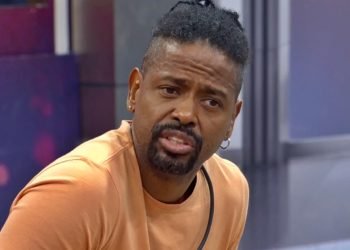 Foto: 1 de 1 Leandro, o Boneco, no BBB 26 - Foto: Reprodução/BBB