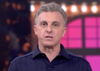 luciano-huck-constrange-tia-milena-ao-vivo-no-domingao-e-epi-capa-1200x675-1