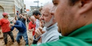 Lula conversou com autoridades locais e famílias atingidas pelas chuvas na Zona