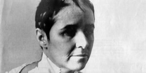 Foto: 1 de 1 Foto em preto e branco de Maria Gabriela, vítima do Césio-137, dura