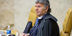 O ministro Luiz Fux, durante leitura de seu voto no julgamento do ex-presidente