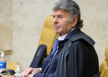 O ministro Luiz Fux, durante leitura de seu voto no julgamento do ex-presidente