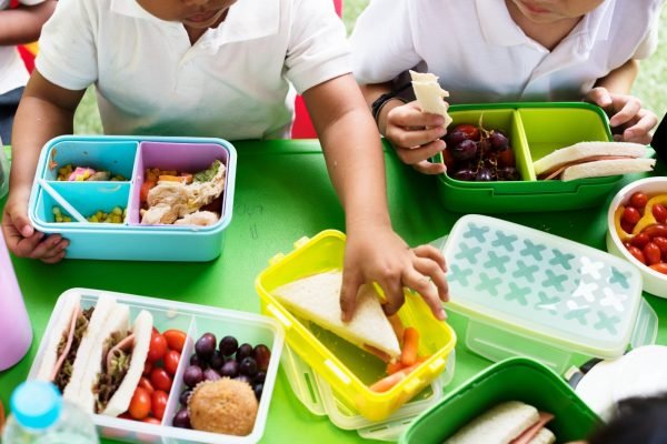 o-que-uma-crianca-come-na-escola-pode-definir-como006456760202606121742.jpg