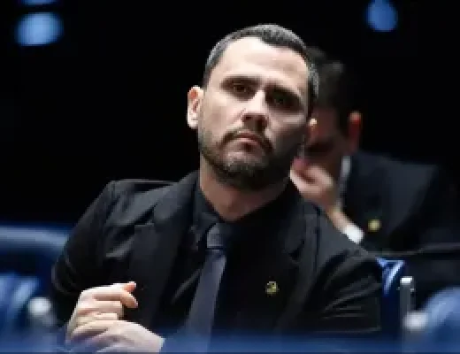 o-senador-cleitinho-lidera-as-pesquisas-ao-governo-de-minas-com-xx-300x200.jpg