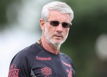 odair-hellmann-tecnico-athletico