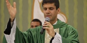 padre-rodrigo-de-oliveira-silva-teve-a-excomunhao-confirmada-pela-diocese-de-jundiai-apos-aderir-a-fsspx