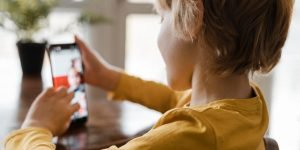 pesquisa-restricao-redes-sociais-menores-16-anos