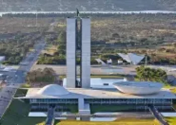 praca-dos-tres-poderes-palacio-do-planalto-congresso-nacional-stf-300x132.jpg