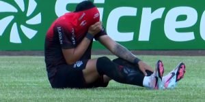 renan-viana-sai-chorando-athletico-londrina-paranaense