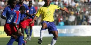 Ronaldinho Gaúcho fez hat trick no "Jogo da Paz" — Foto: Ronaldinho Gaúcho fez h