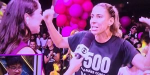 Milena durante a final do BBB 26 — Foto: 1 de 1 BBB26: tia Milena detona depoime