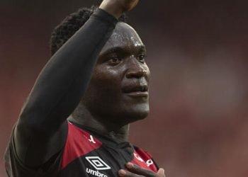 viveros-assusta-torcida-athletico