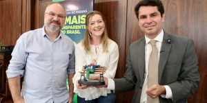 Foto: Alexandre Curi recebeu os familiares do ilustrador Nilson Müller — Nilson